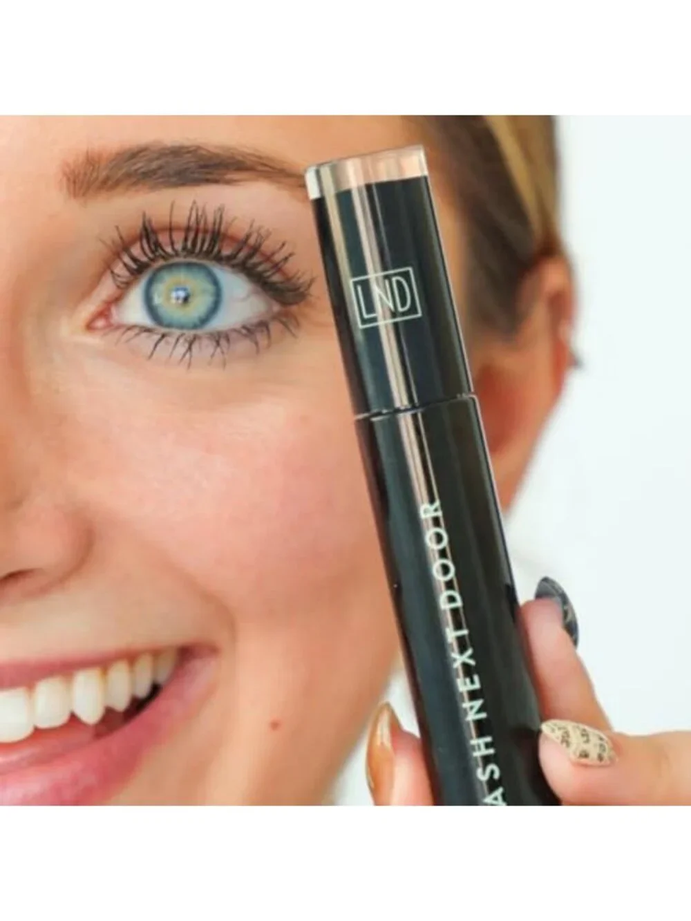 Water Resistant Blackout Mascara - Volume & Length, Smudge Proof, No Clump